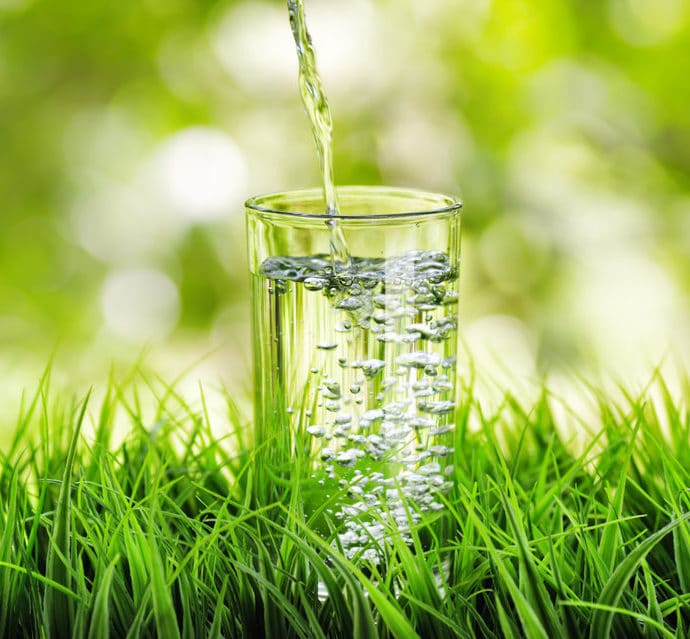 Woda jonizowana – właściwości, wady i zalety, opinie